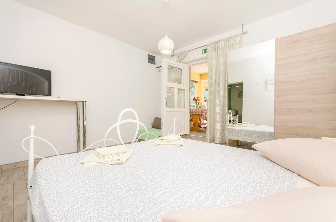 Apartments And Room Take It Easy Трибунь Экстерьер фото